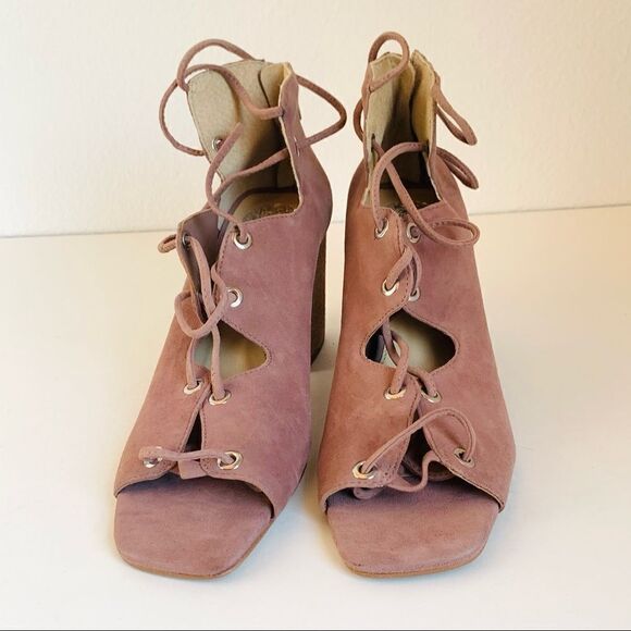 ‎Vince Camuto Chunky Heel Gladiator Sandals - Picture 2 of 7